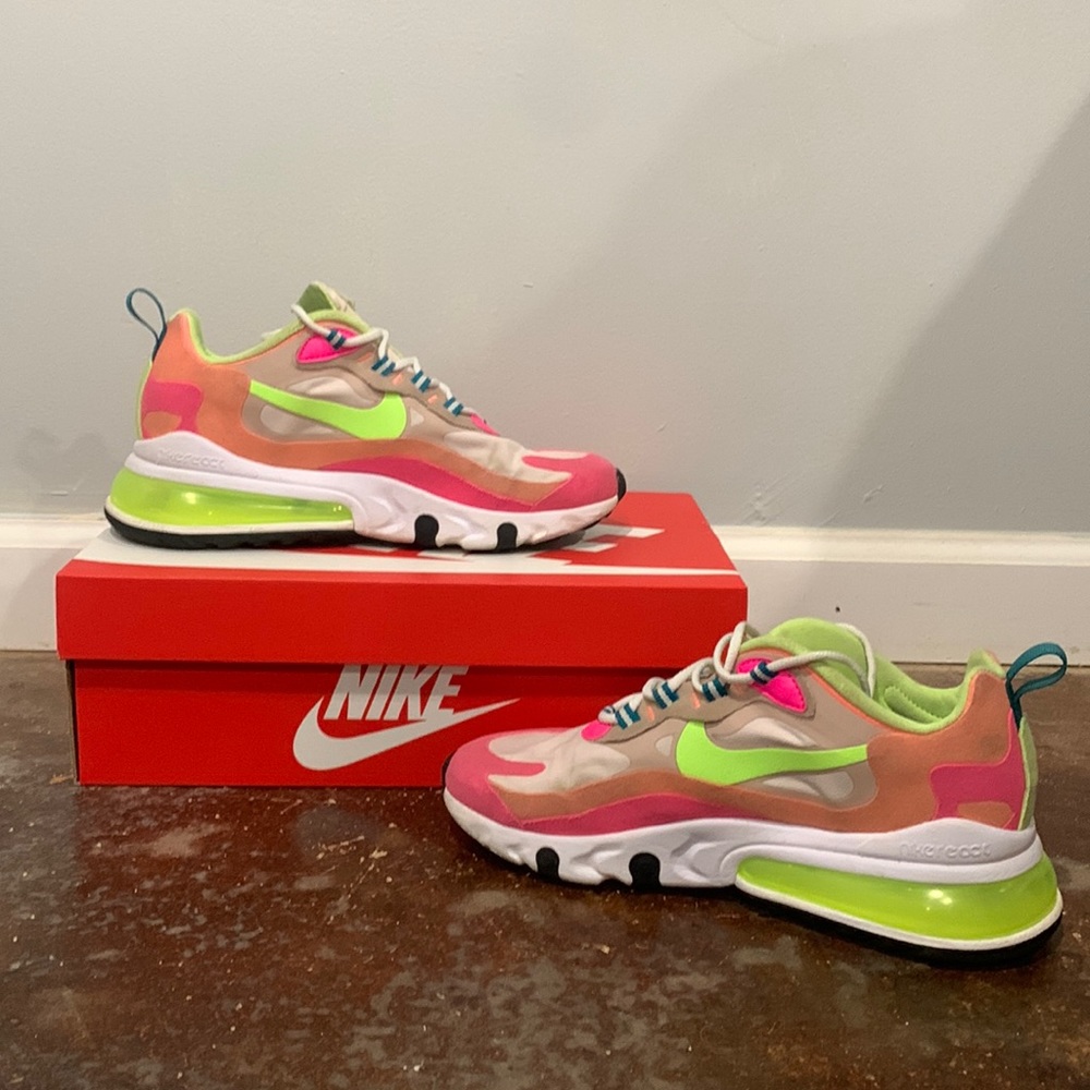 Nike Airmax 270 reacts in fairly new condition. These shoes fit a bit small.